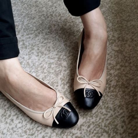 ballerine bicolore chanel histoire|Chanel: la historia detrás de su legendario zapato bicolor.